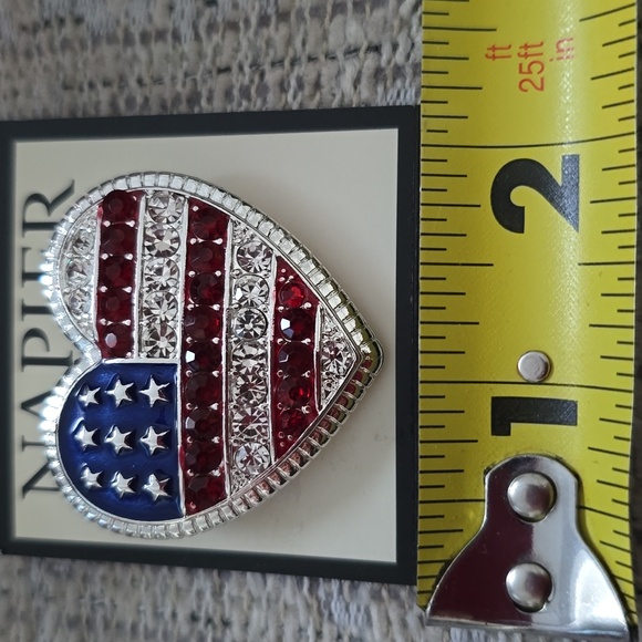 NAPIER BRAND WOMEN'S BEAUTIFUL AMERICAN FLAG HEART FASHION JEWELRY PIN BROOCH - Picture 12 of 13